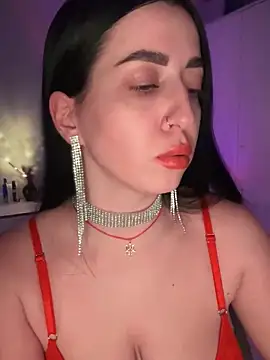 Snapshot of Emylia chatting on 12/31/24, 11:28 Emylia online show from 12/31/24, 11:28