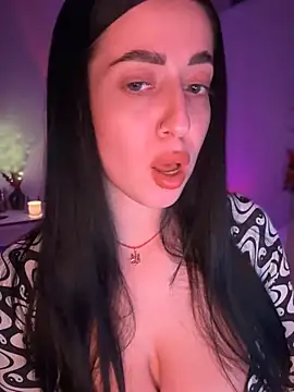 Snapshot of Emylia chatting on 01/06/25, 11:31 Emylia online show from 01/06/25, 11:31