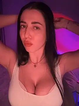 Snapshot of Emylia chatting on 01/08/25, 12:17 Emylia online show from 01/08/25, 12:17