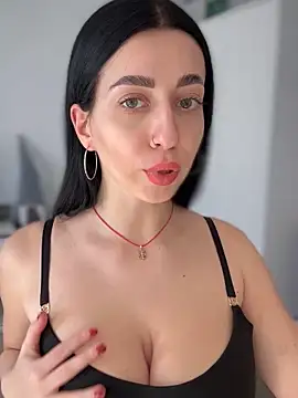 Snapshot of Emylia chatting on 01/18/25, 12:36 Emylia online show from 01/18/25, 12:36