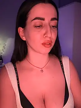 Snapshot of Emylia chatting on 01/23/25, 12:04 Emylia online show from 01/23/25, 12:04