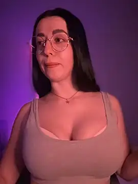 Snapshot of Emylia chatting on 02/14/25, 01:34 Emylia online show from 02/14/25, 01:34