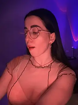 Snapshot of Emylia chatting on 02/16/25, 07:49 Emylia online show from 02/16/25, 07:49