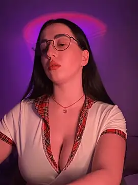 Snapshot of Emylia chatting on 02/18/25, 11:41 Emylia online show from 02/18/25, 11:41