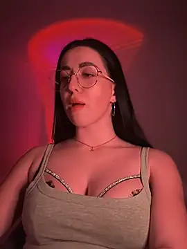 Snapshot of Emylia chatting on 02/25/25, 07:47 Emylia online show from 02/25/25, 07:47