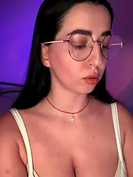 Snapshot of Emylia chatting on 10/10/25, 03:00 Emylia online show from 10/10/25, 03:00