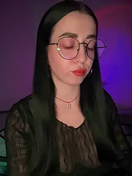 Snapshot of Emylia chatting on 11/12/25, 08:52 Emylia online show from 11/12/25, 08:52