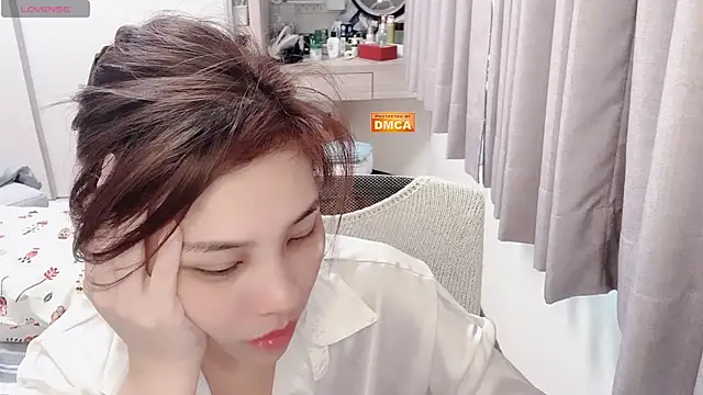 Snapshot of tw_yaya chatting on 10/27/25, 02:37 tw yaya online show from 10/27/25, 02:37