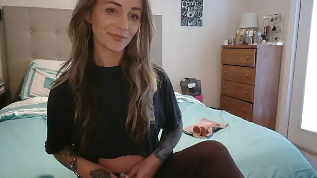 Heyitsmee33 online show from 02/21/26, 08:54