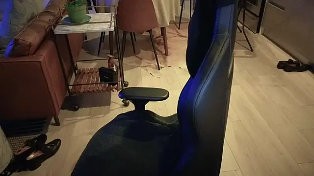 HungandThickLatin online show from 10/26/25, 08:53