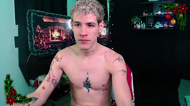 Snapshot of andybxby chatting on 12/17/24, 11:38 andybxby online show from 12/17/24, 11:38