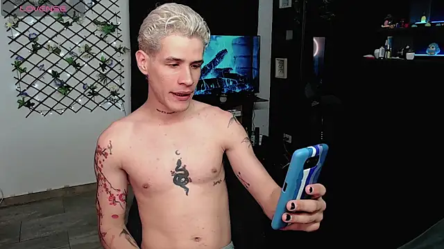 Snapshot of andybxby chatting on 01/30/25, 08:42 andybxby online show from 01/30/25, 08:42