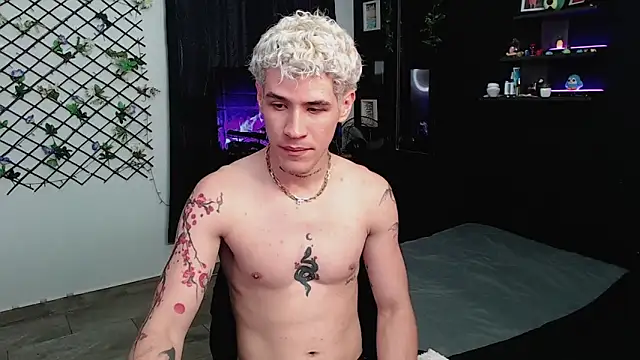 Snapshot of andybxby chatting on 01/31/25, 08:54 andybxby online show from 01/31/25, 08:54