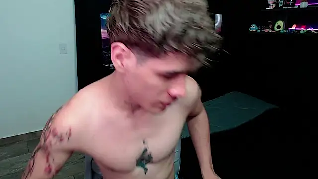 Snapshot of andybxby chatting on 03/06/25, 08:37 andybxby online show from 03/06/25, 08:37