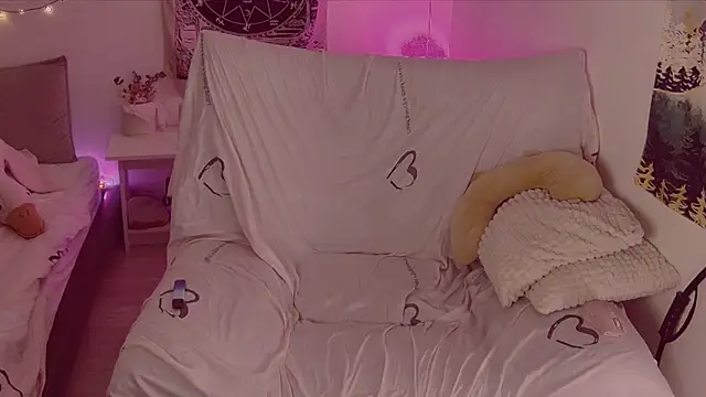 cutenessa online show from 12/18/25, 07:03