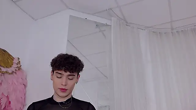 RobbyCharming online show from 12/19/25, 04:08