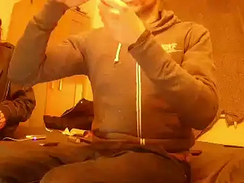 Snapshot of uk-bobbie-uk chatting on 01/06/25, 07:02 uk-bobbie-uk online show from 01/06/25, 07:02