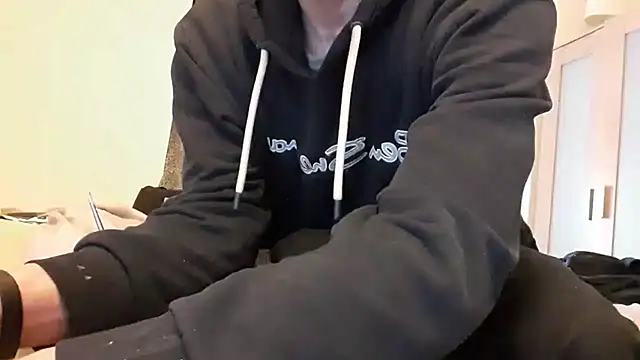 Snapshot of uk-bobbie-uk chatting on 02/06/25, 12:37 uk-bobbie-uk online show from 02/06/25, 12:37