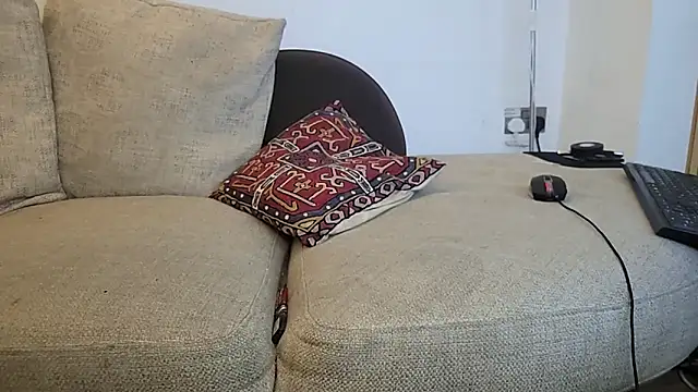 Snapshot of uk-bobbie-uk chatting on 10/21/25, 06:25 uk-bobbie-uk online show from 10/21/25, 06:25