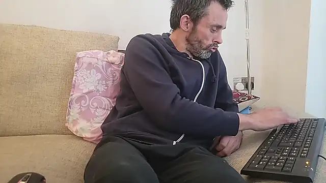 Snapshot of uk-bobbie-uk chatting on 10/27/25, 04:00 uk-bobbie-uk online show from 10/27/25, 04:00