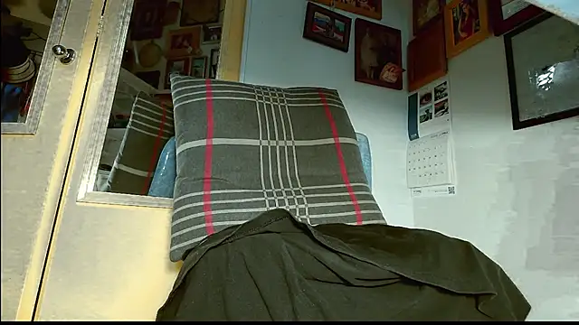Snapshot of cj4menAZ chatting on 04/05/26, 10:18 cj4menAZ online show from 04/05/26, 10:18