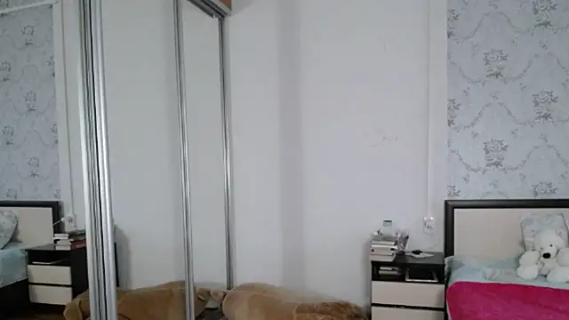 Snapshot of Popppka chatting on 11/30/25, 12:53 Popppka online show from 11/30/25, 12:53