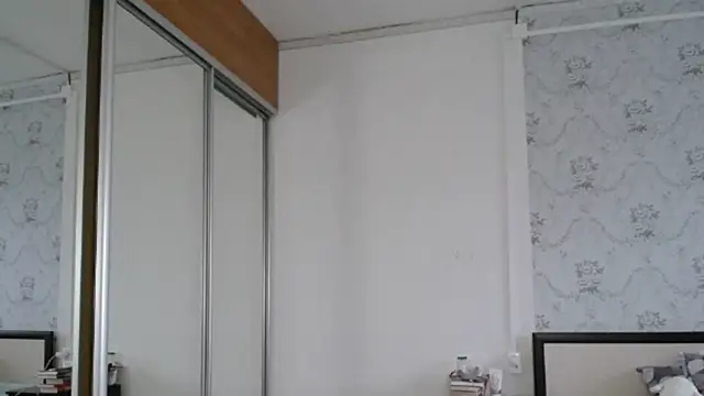 Snapshot of Popppka chatting on 12/21/25, 11:17 Popppka online show from 12/21/25, 11:17