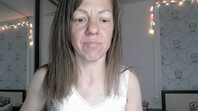 Snapshot of Popppka chatting on 05/10/26, 12:21 Popppka online show from 05/10/26, 12:21