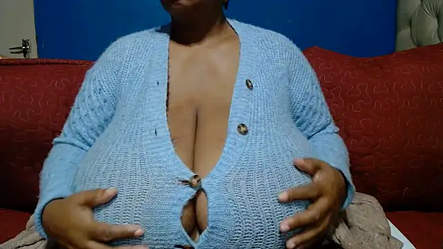 CUTEFIRMMELONSS online show from 06/03/26, 03:53