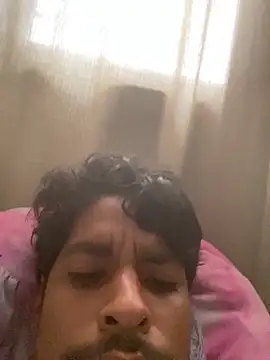 Snapshot of thegoldensexting420 chatting on 09/09/25, 03:00 thegoldensexting420 online show from 09/09/25, 03:00