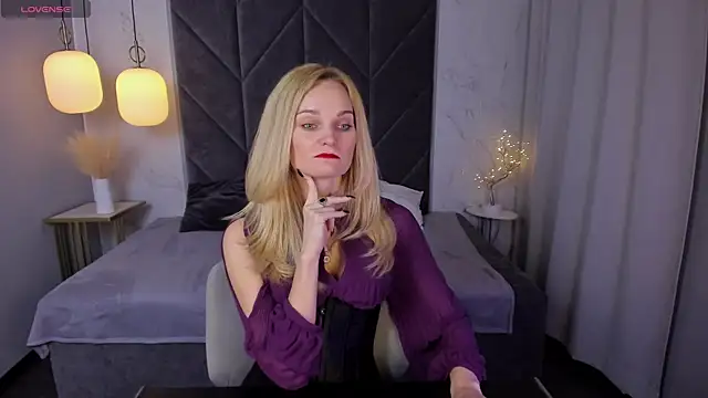 Snapshot of SaraSubtlety chatting on 09/13/25, 01:22 SaraSubtlety online show from 09/13/25, 01:22