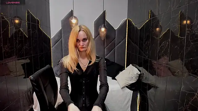 Snapshot of SaraSubtlety chatting on 09/19/25, 01:34 SaraSubtlety online show from 09/19/25, 01:34