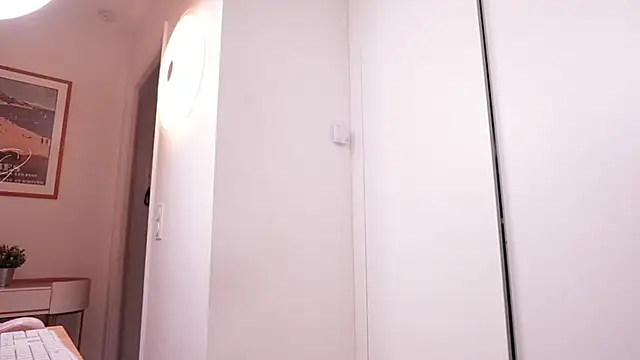 Bella Twine online show from 01/09/25, 08:22