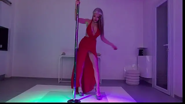 Bella Twine online show from 03/06/26, 07:54