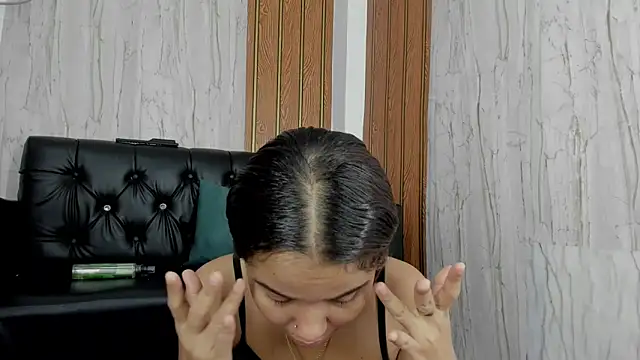 MarianaManzur online show from 11/01/25, 02:52