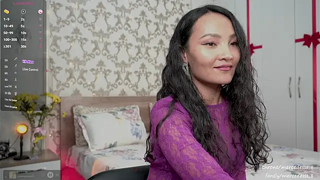 Snapshot of merca_8 chatting on 12/26/24, 10:59 merca 8 online show from 12/26/24, 10:59