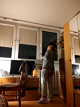 Snapshot of She-devilx chatting on 10/28/25, 09:28 She-devilx online show from 10/28/25, 09:28