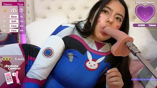 Snapshot of Hikikodoll__ chatting on 11/21/25, 08:18 Hikikodoll online show from 11/21/25, 08:18