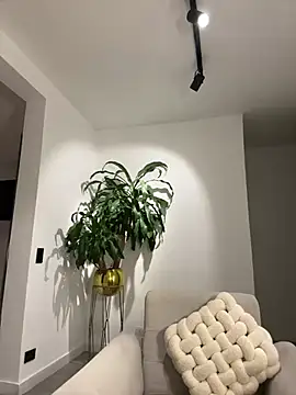 Snapshot of EllaSanz_ chatting on 01/05/25, 02:49 EllaSanz online show from 01/05/25, 02:49