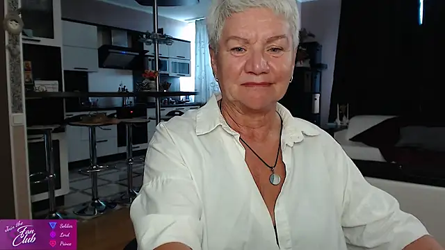 Snapshot of roxana_brooks chatting on 06/23/26, 02:37 roxana brooks online show from 06/23/26, 02:37