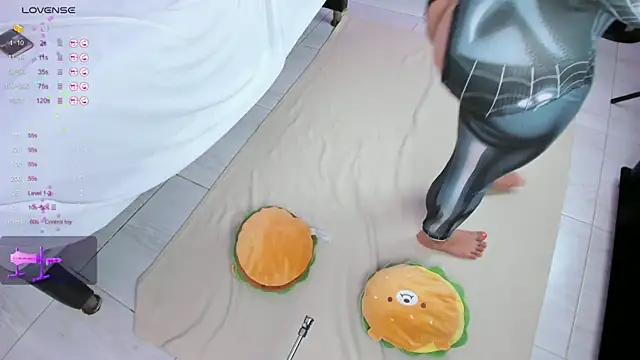 Isabella Daniell online show from 02/10/26, 04:05