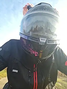 SARAHARD online show from 12/17/25, 01:39