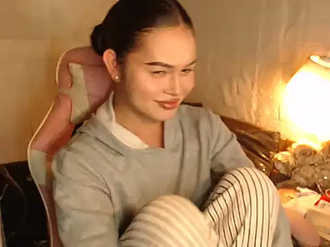 Ashely Lewis online show from 11/24/25, 02:28