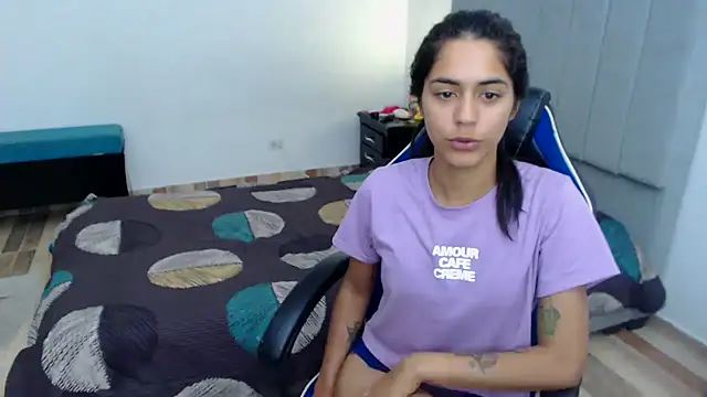 Snapshot of imSophia chatting on 12/01/24, 10:32 imSophia online show from 12/01/24, 10:32