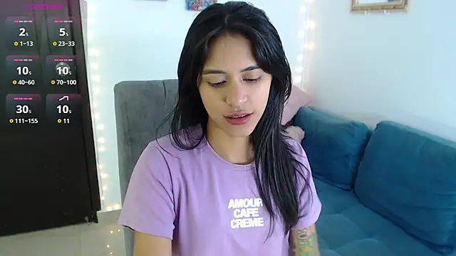 Snapshot of imSophia chatting on 09/30/25, 02:05 imSophia online show from 09/30/25, 02:05