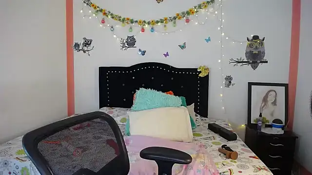 naughty girl 4u online show from 02/27/25, 07:37