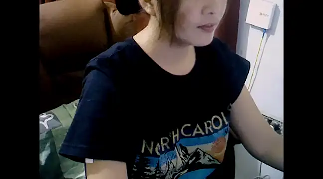 Snapshot of makemefallin chatting on 03/12/25, 01:30 makemefallin online show from 03/12/25, 01:30