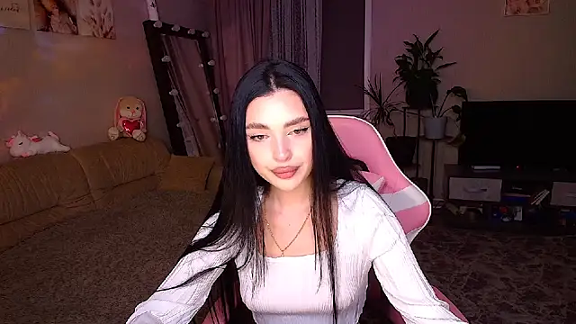 Snapshot of __Malika__ chatting on 10/12/25, 03:33   Malika   online show from 10/12/25, 03:33