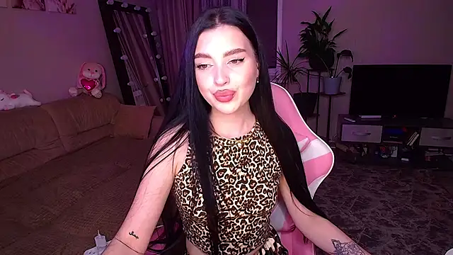 Snapshot of __Malika__ chatting on 10/30/25, 02:51   Malika   online show from 10/30/25, 02:51