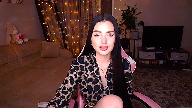   Malika   online show from 12/04/25, 03:21